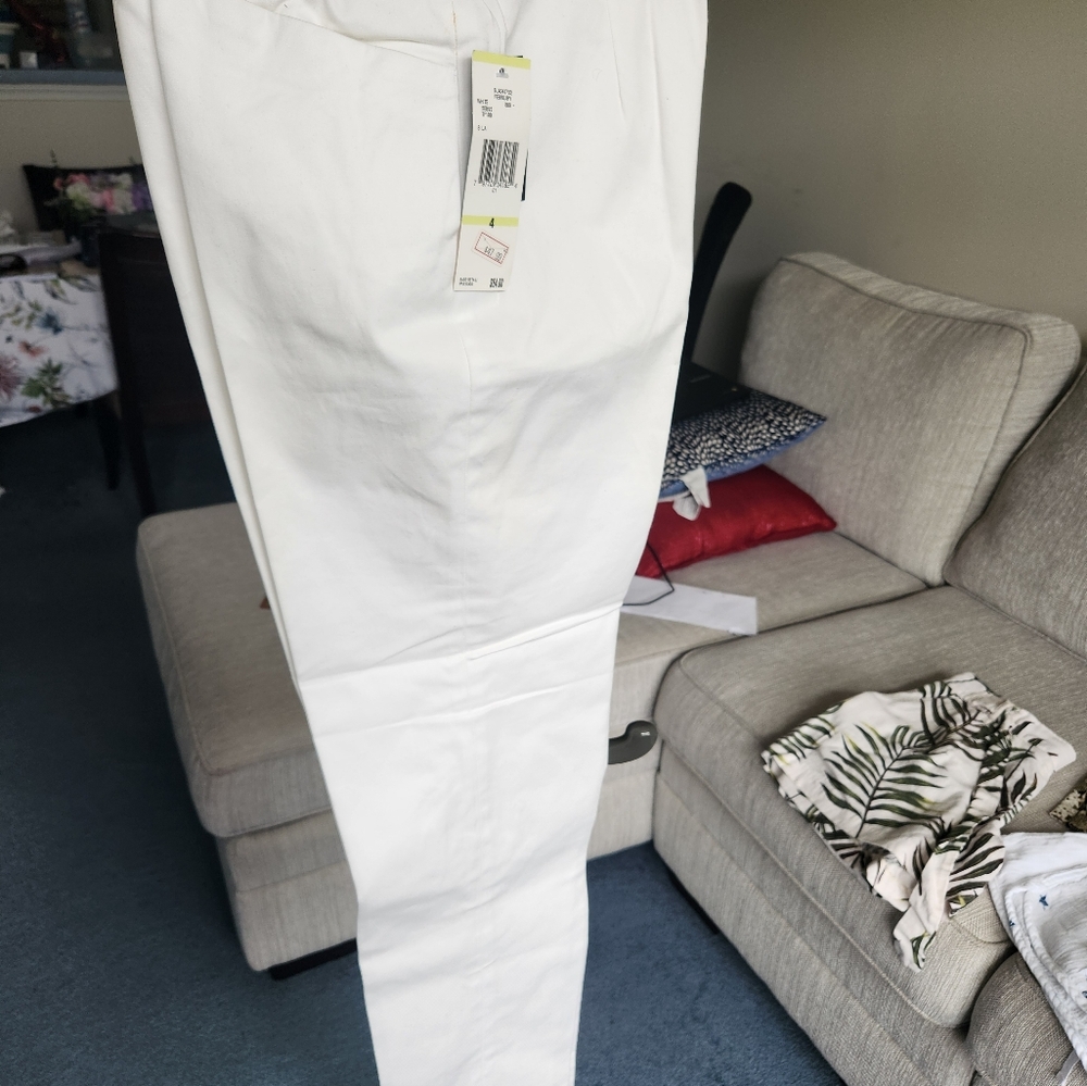 Women's Jones New York Signature White dress slacks. Size 4